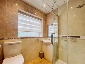 Ensuite- click for photo gallery
